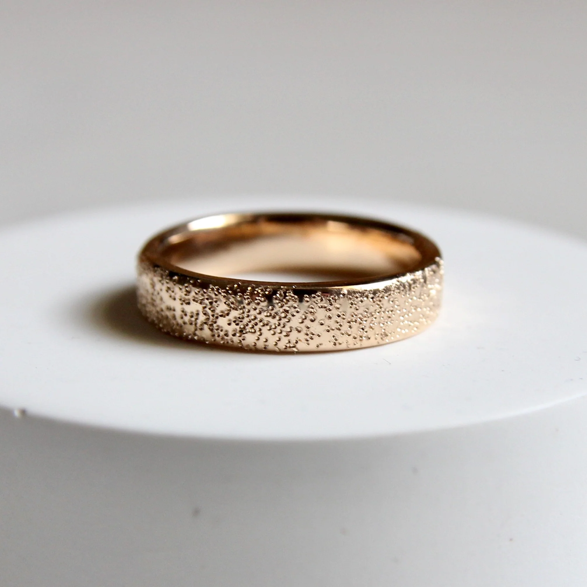 14k Yellow Gold Stardust Band