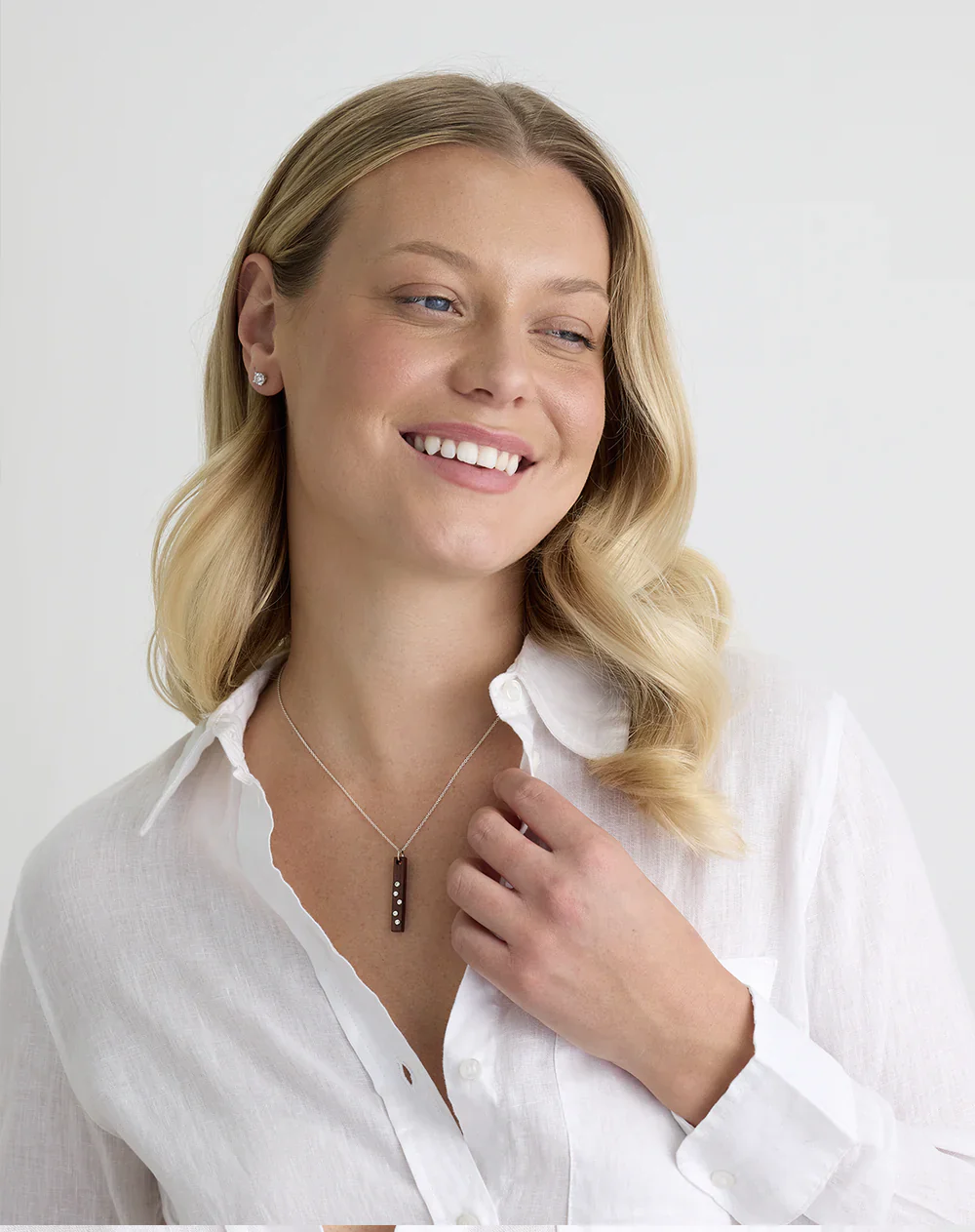 5 Diamond Bar Necklace - White Gold - Image 4