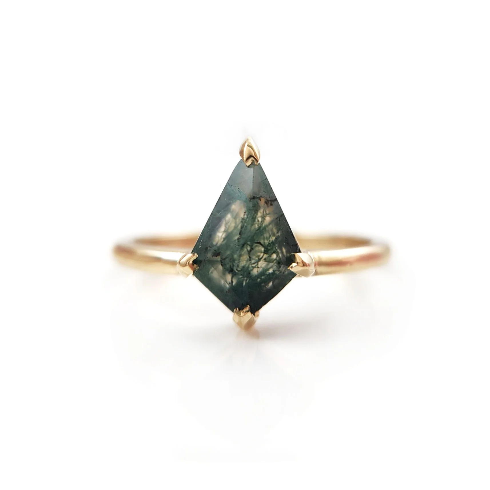 10k Yellow Solitaire with 1.25ct Kite Moss Agate