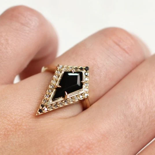 10k Yellow Engagement Ring with 0.90ct Black Spinel and Accent Diamonds - Image 7