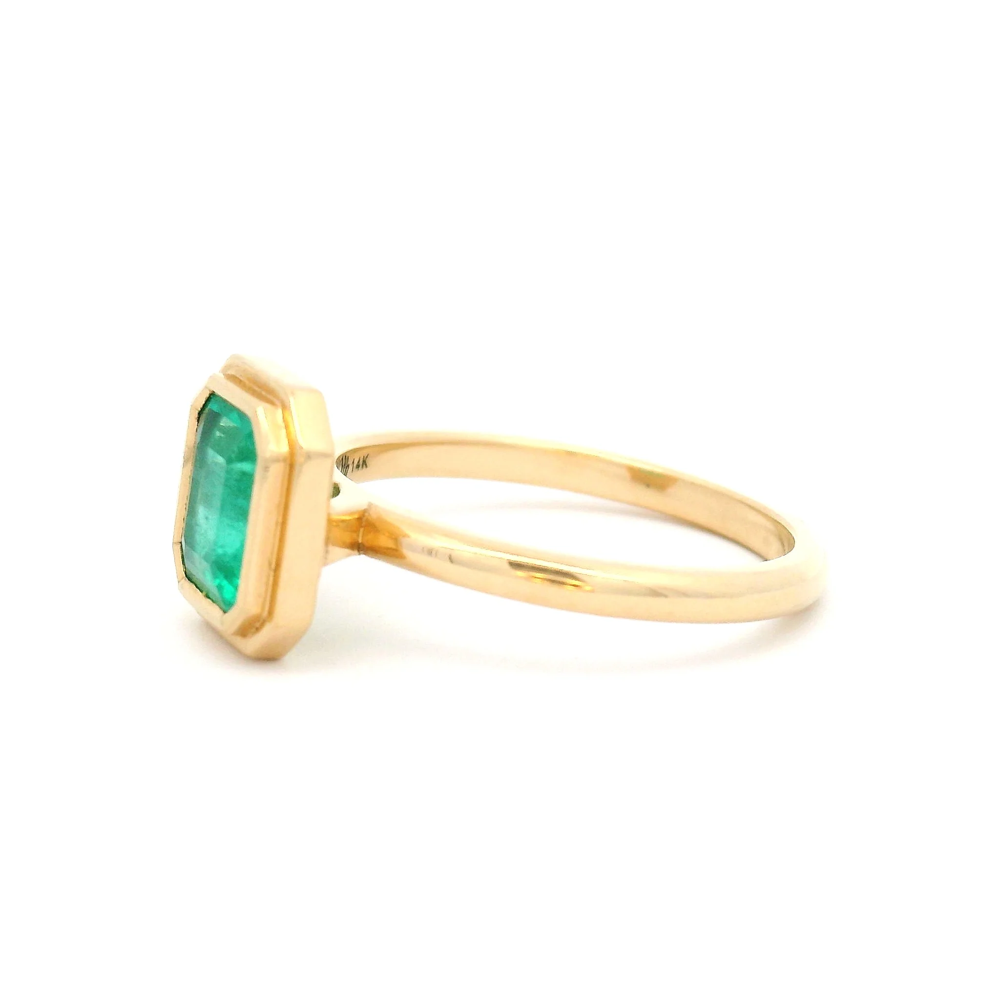 14k Yellow Bezel-Set Solitaire with 1.06ct Emerald - Image 3