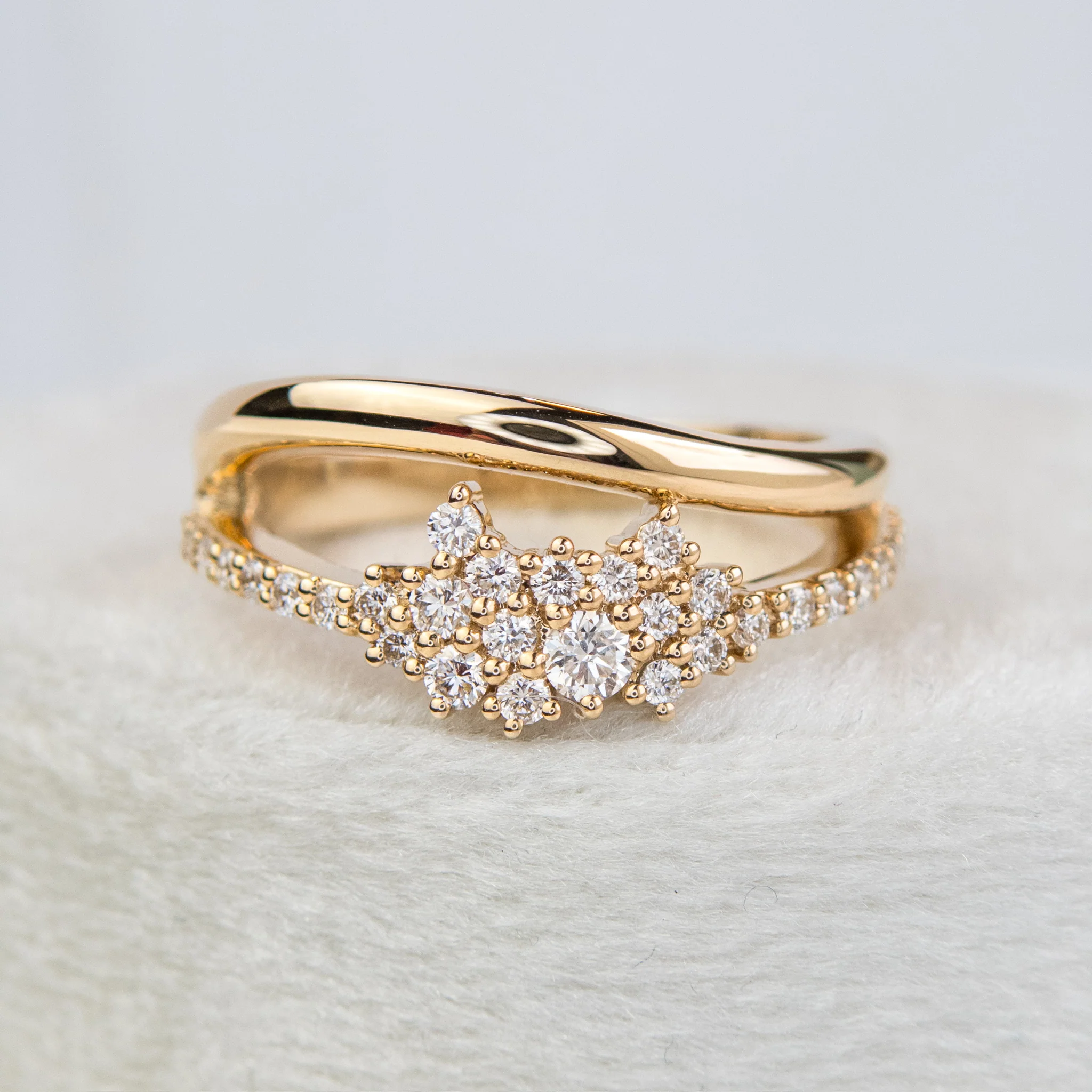 Dobro - Diamond Cluster Engagement Ring