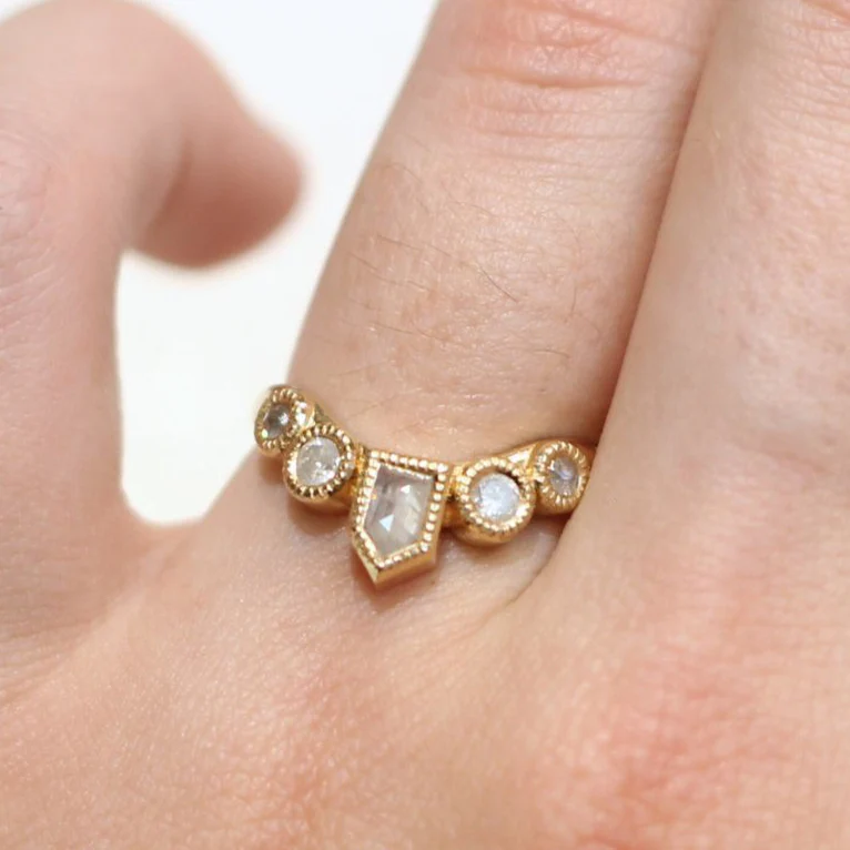 Foxborough - Shield & Brilliant-Cut Diamond 14k Yellow Contour Band - Image 5
