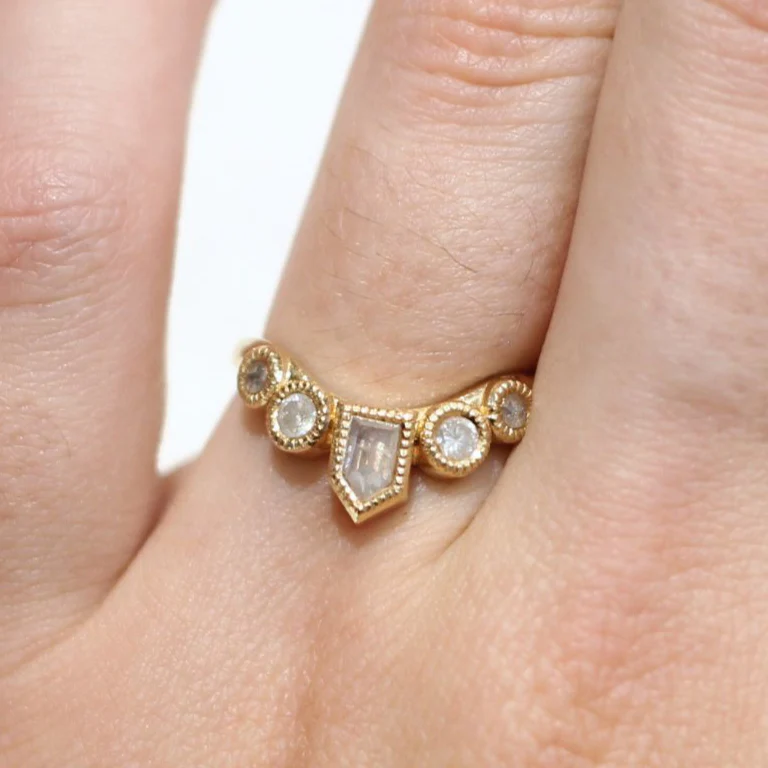 Foxborough - Shield & Brilliant-Cut Diamond 14k Yellow Contour Band - Image 7