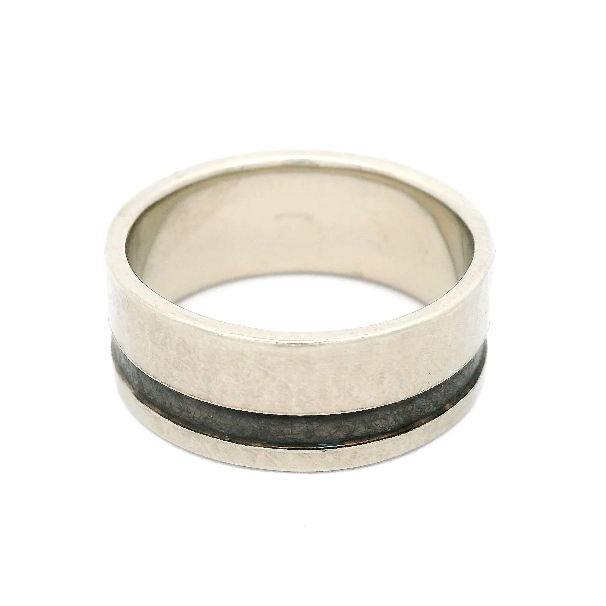 14k White 8mm Wide Hammered Band with Black Rhodium Stripe - Image 2