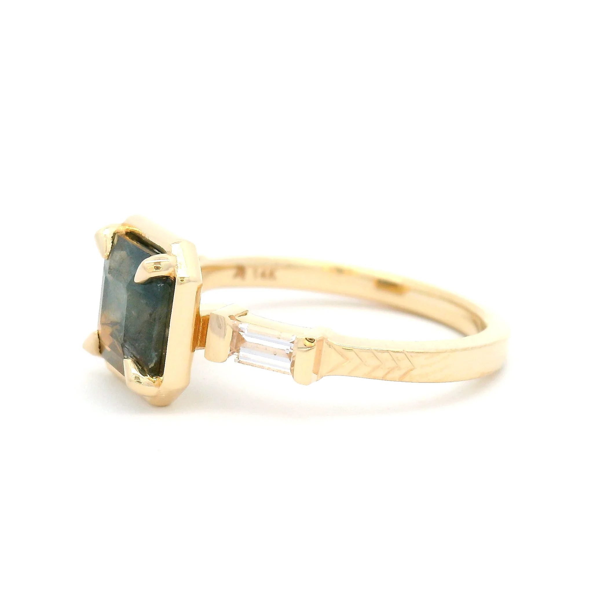 14k Yellow Three-Stone Ring with 2.13ct Parti Sapphire and Sapphire Baguettes - Image 3