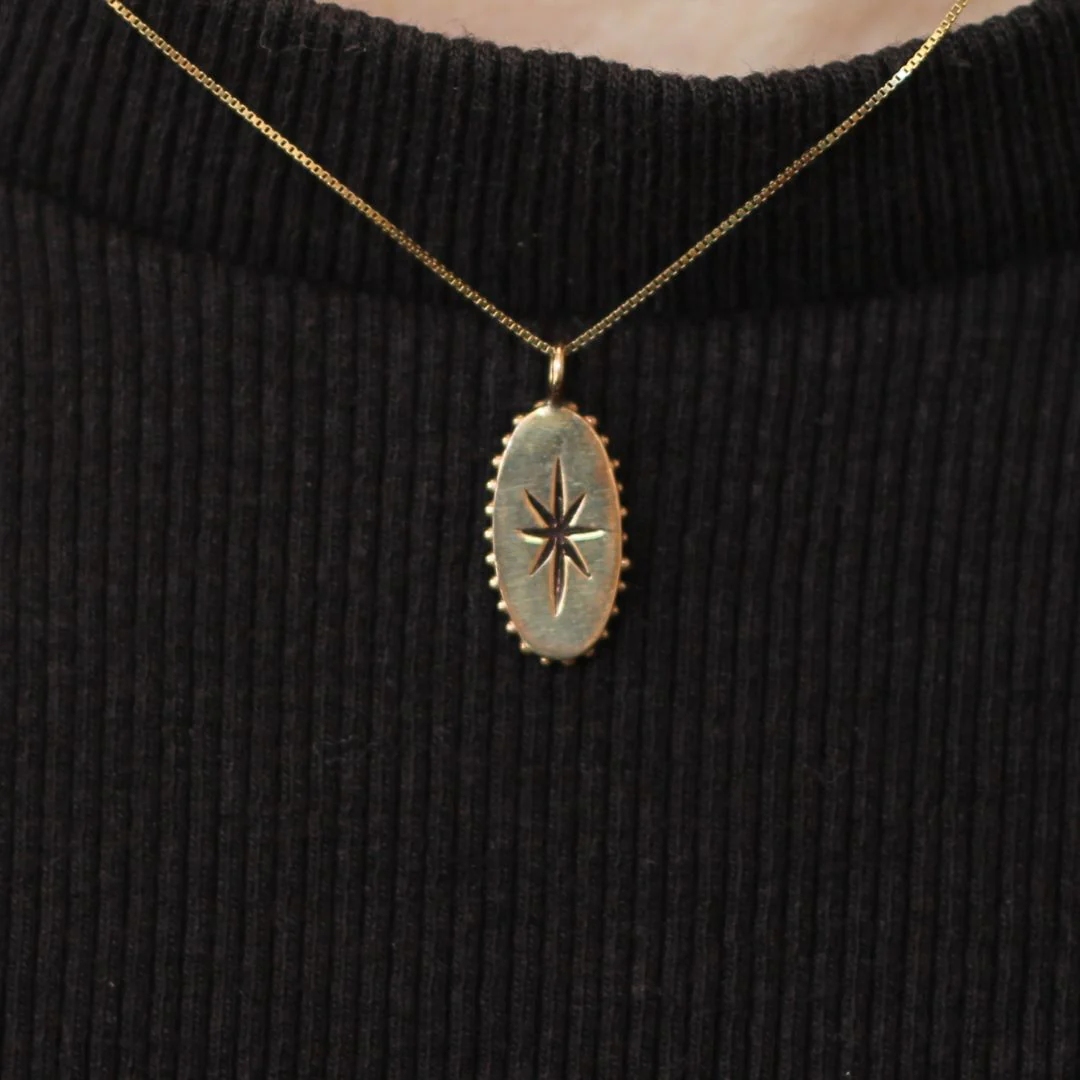 Gold Star Oval Pendant Necklace - Image 2