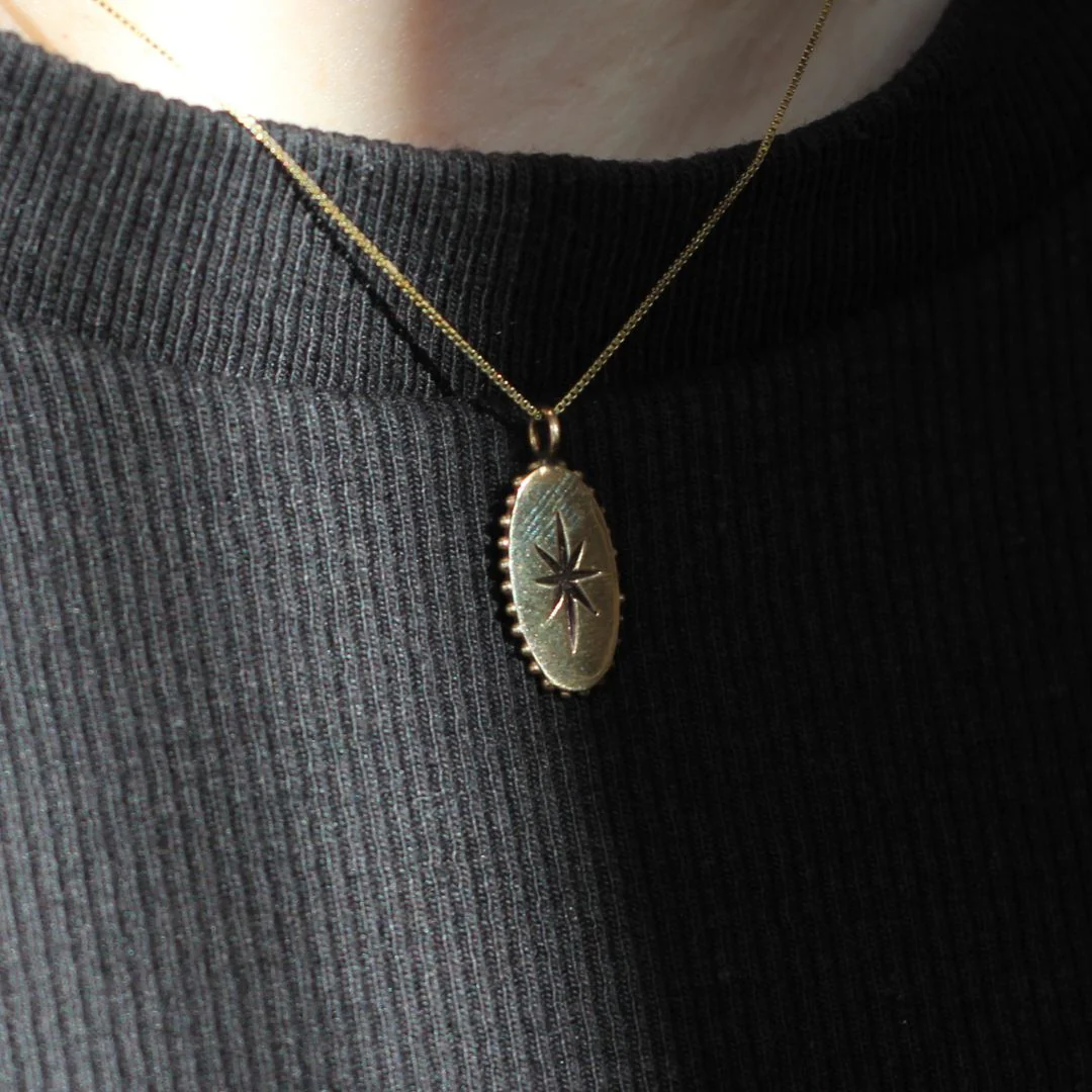 Gold Star Oval Pendant Necklace - Image 3