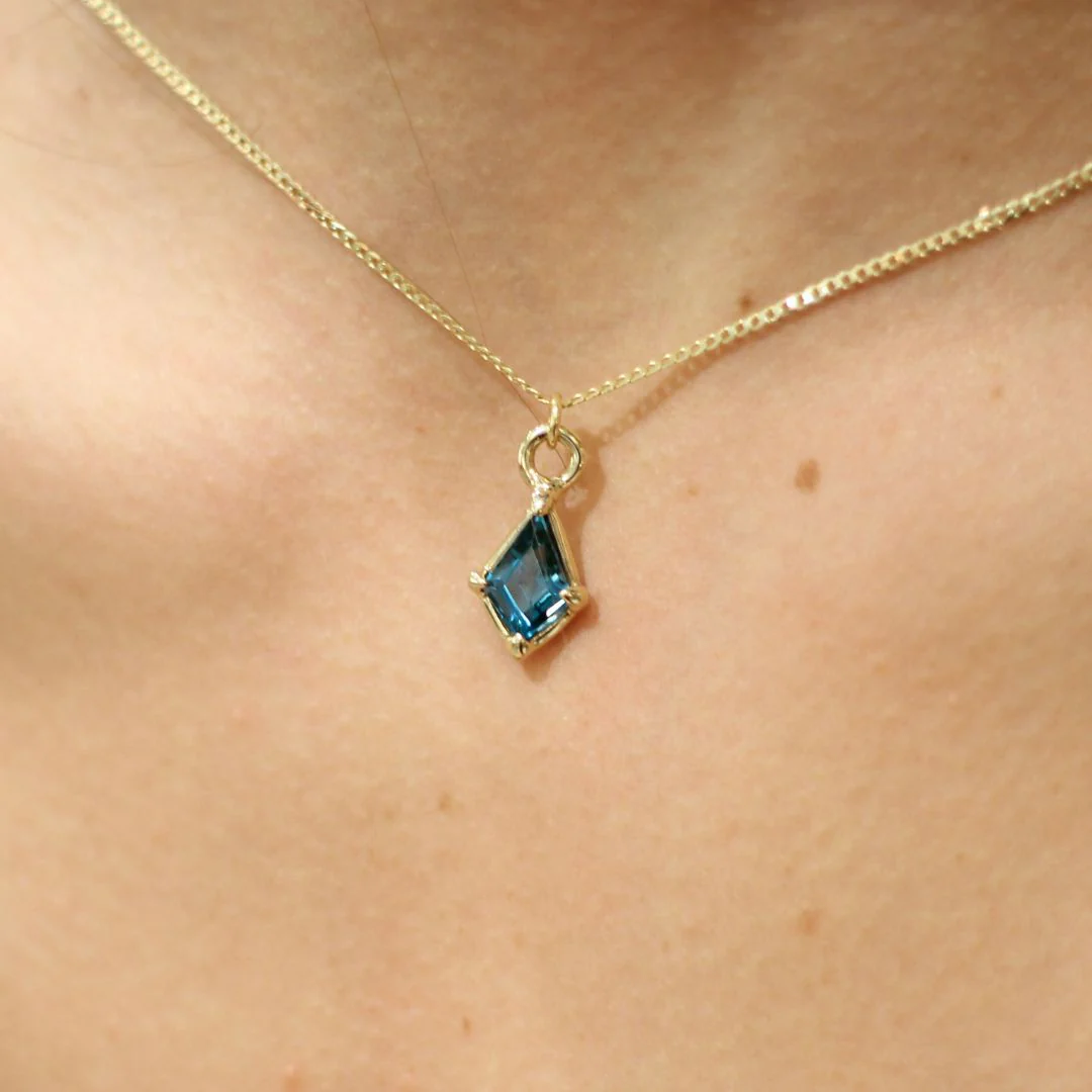 Gold Teal Sapphire Pendant Necklace - Image 3