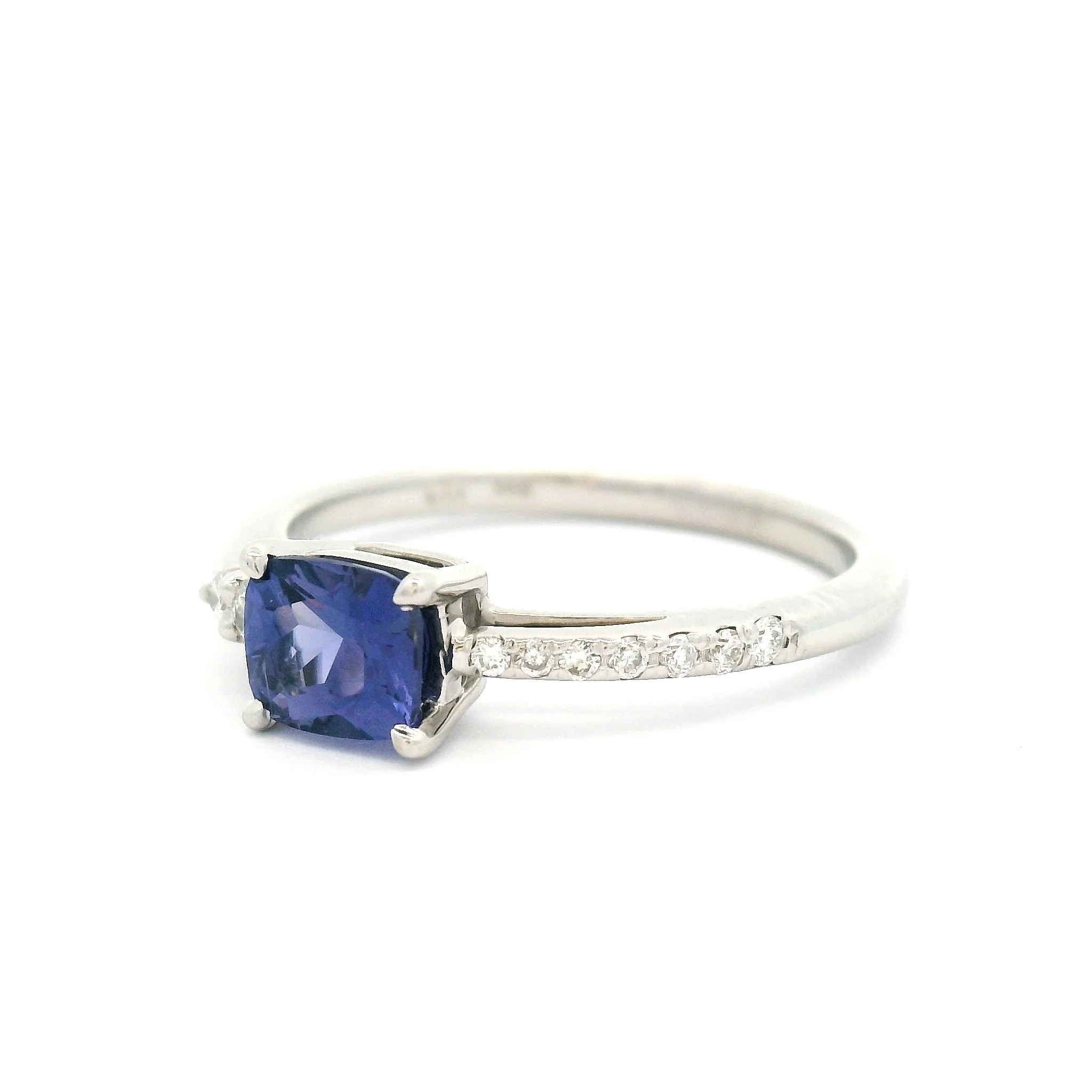 14k White Engagement Ring with 0.68ct Colour-Change Purple Sapphire and Accent Diamonds - Image 3