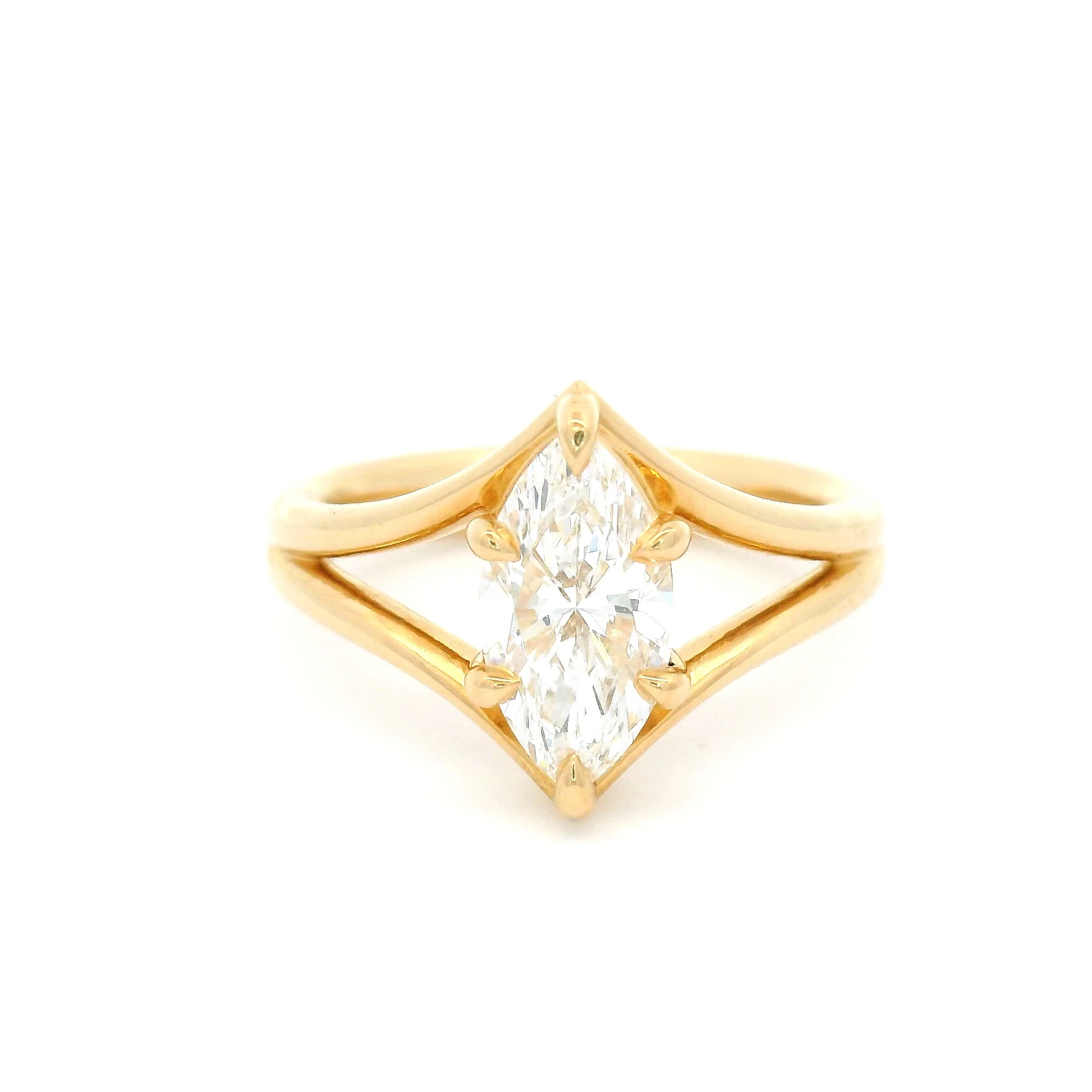 Venere d'Urbino - 14k Yellow Solitaire set with 1.14ct Lab-Grown Marquise Cut Diamond