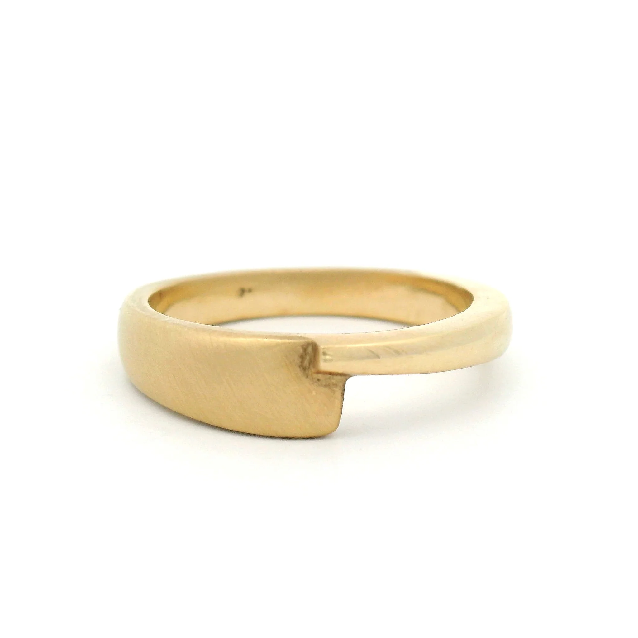 10k Yellow Textured Ouroboros Band