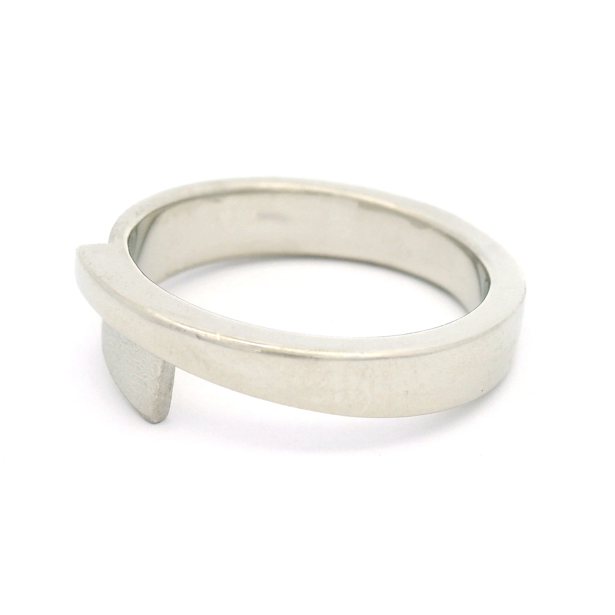 10k White Textured Ouroboros Band - Image 3