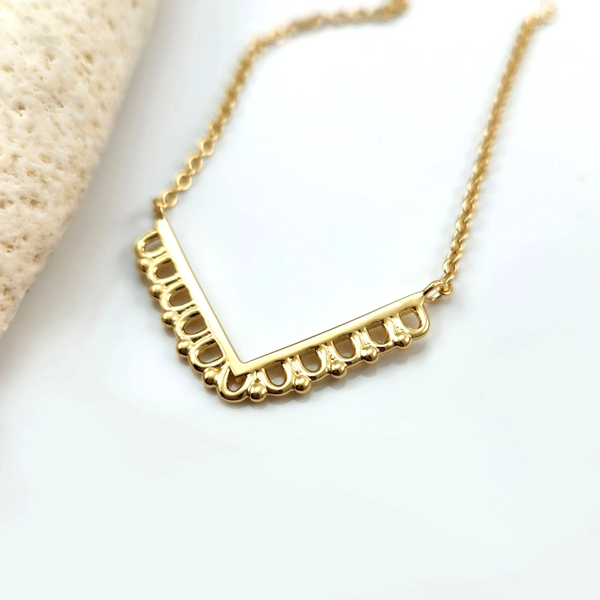 Scallop V Necklace - Image 3