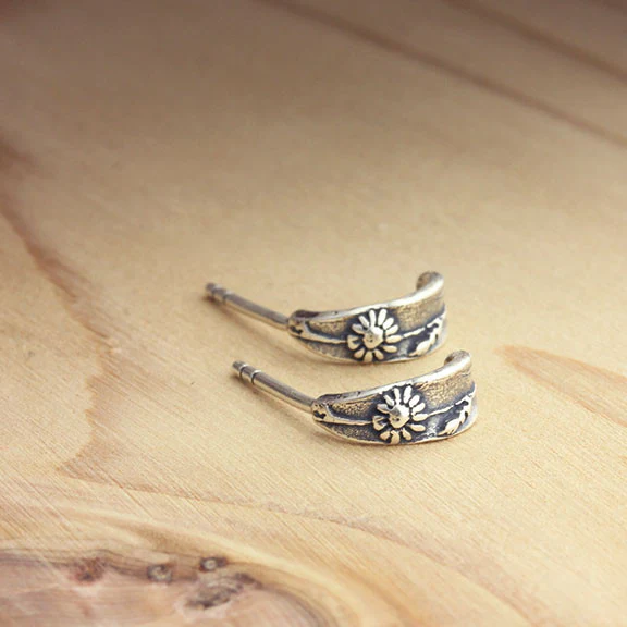 Sterling Silver Daisy Huggy Earring - Image 3