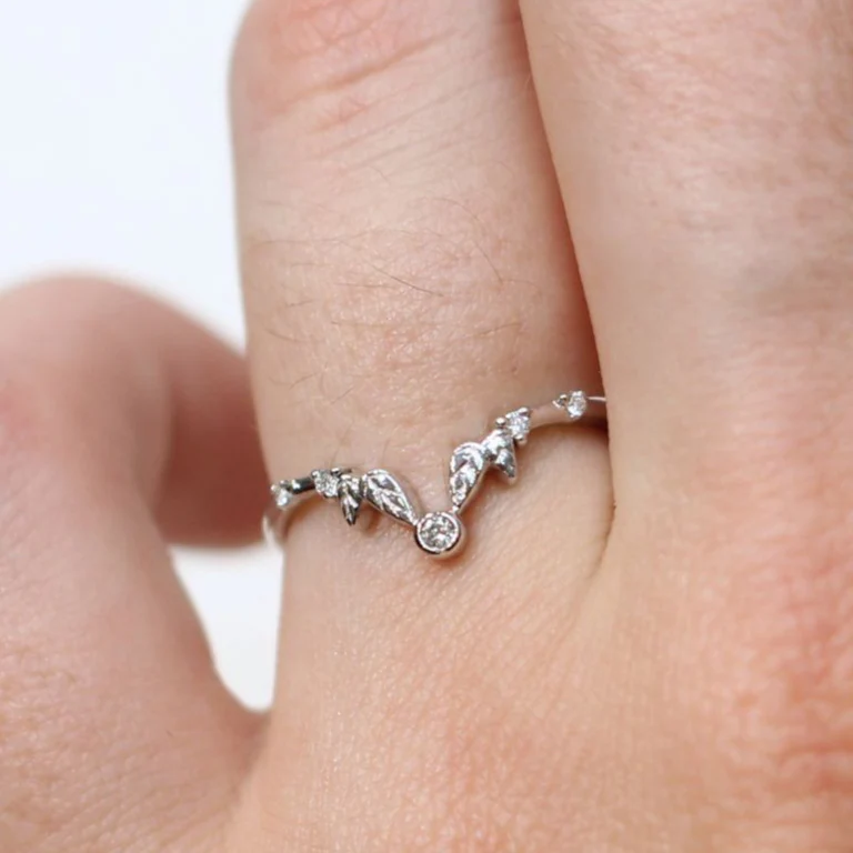 14k White Contour Leaf Band with 0.05cts Diamonds - Image 4