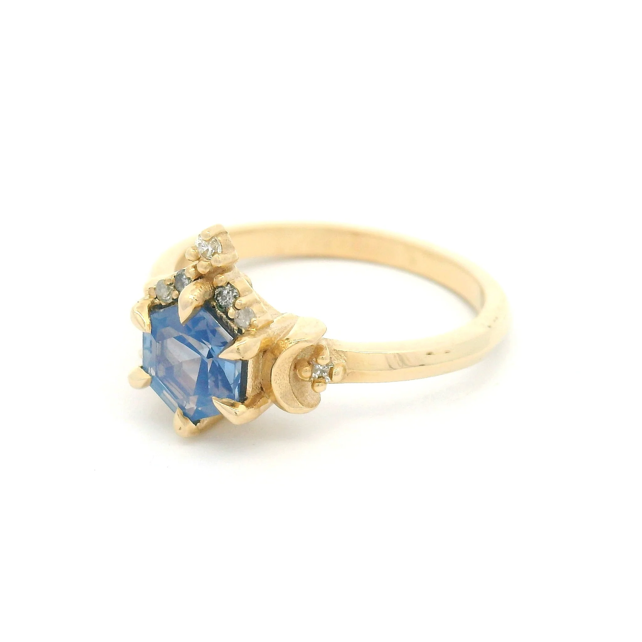 10k Yellow Engagement Ring with 0.95ct Violet Sapphire and Accent Diamonds - Image 2
