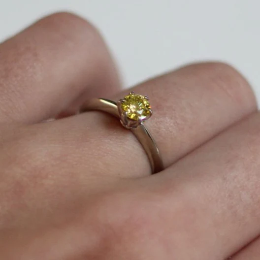 14k White Solitaire with 0.50ct Yellow Diamond - Image 4